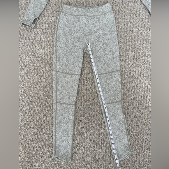 Gymshark Fleur Textured Marl Workout Set - Washed Khaki Marl Green - Picture 8 of 14